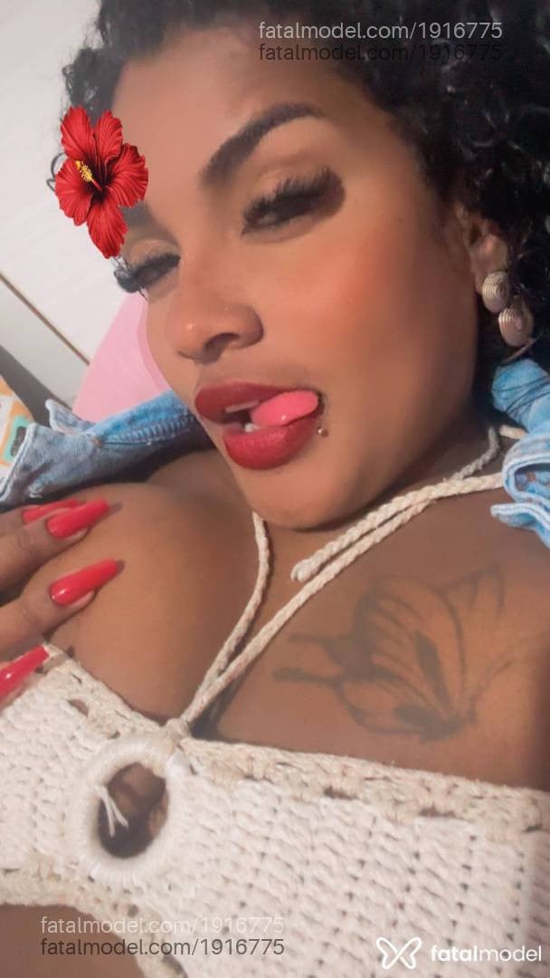 Acompanhante mulher morena (o) de olhos pretos - Miia Lisboa