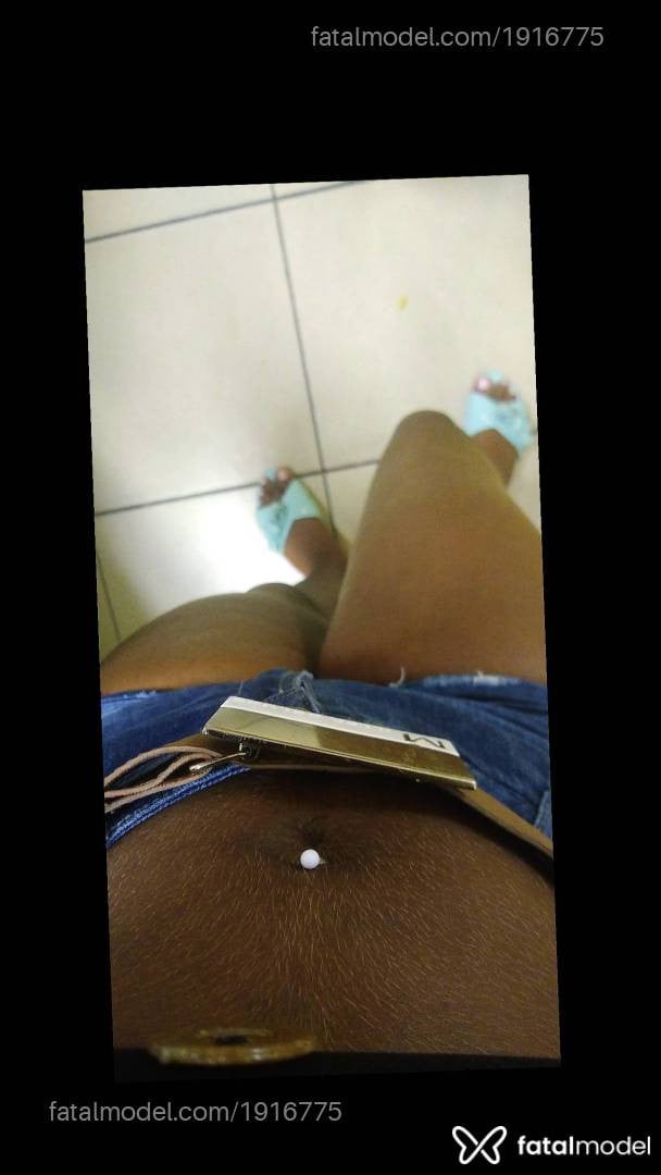 Acompanhante mulher morena (o) de olhos pretos - Miia Lisboa