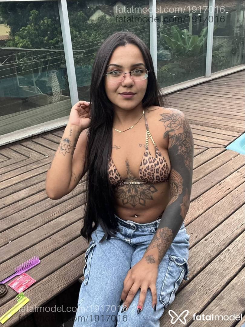 Acompanhante mulher com cabelo castanho de olhos pretos - Sabrina
