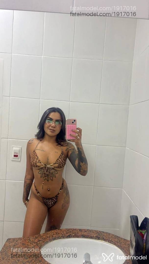 Acompanhante mulher com cabelo castanho de olhos pretos - Sabrina
