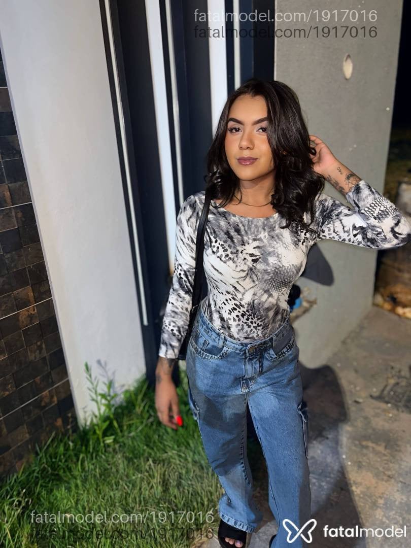 Acompanhante mulher com cabelo castanho de olhos pretos em Bauru Acompanhante mulher com cabelo castanho de olhos pretos em Bauru - Sabrina