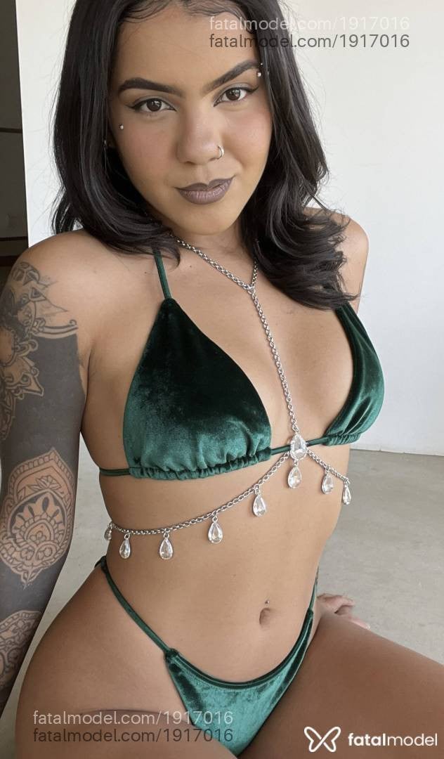 Acompanhante mulher com cabelo castanho de olhos pretos - Sabrina