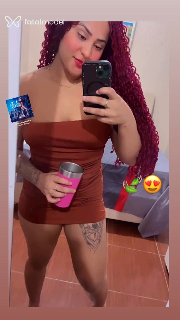 Acompanhante mulher ruiva (o) de olhos castanhos - Emanuela