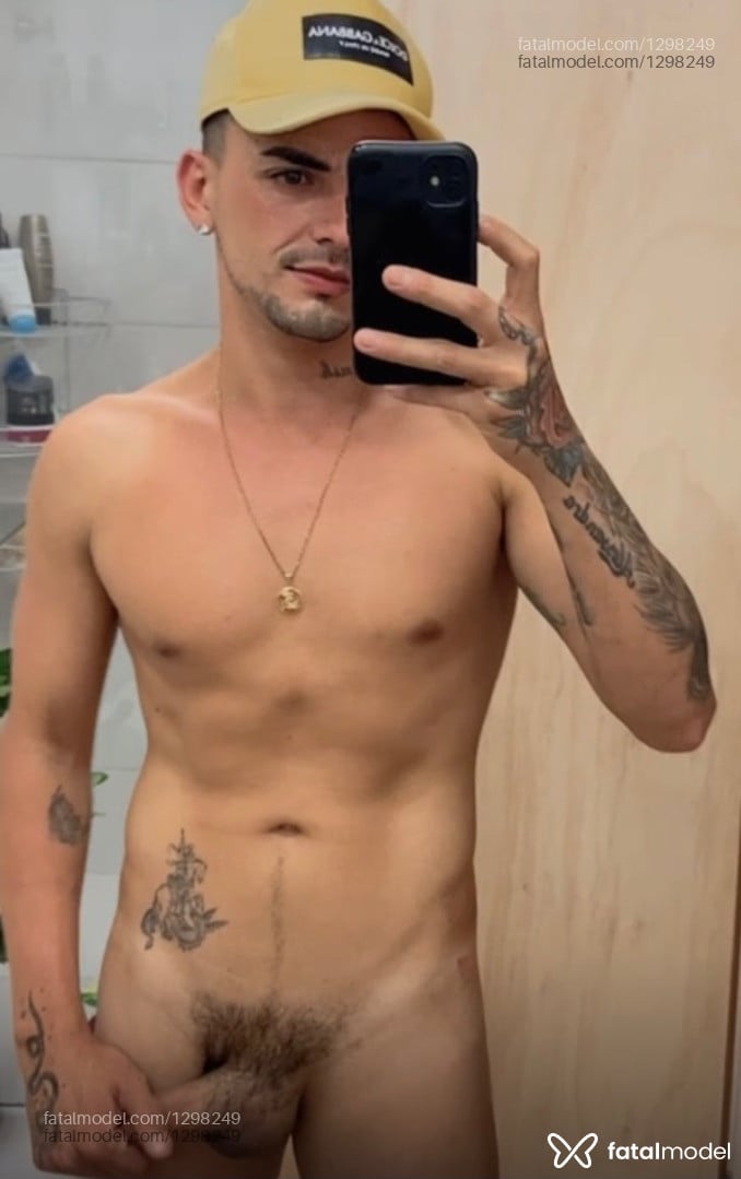 Acompanhante homem com cabelo castanho de olhos castanhos em Salto Acompanhante homem com cabelo castanho de olhos castanhos em Salto - Gustavo Roger