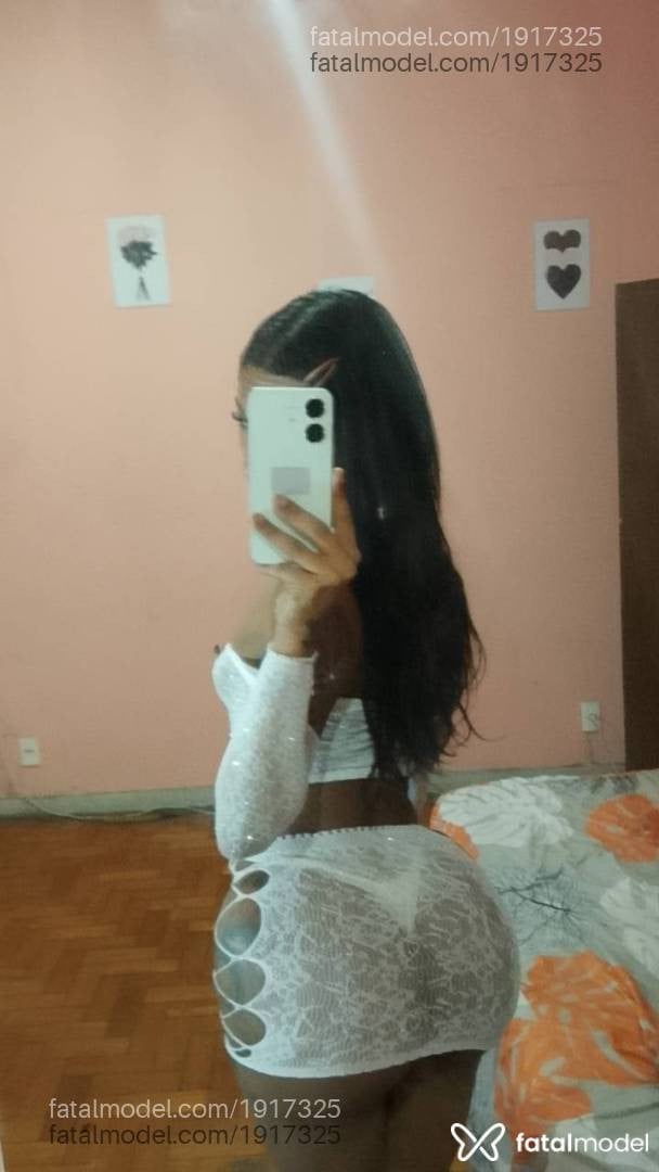 Acompanhante mulher trans com cabelo castanho de olhos castanhos - ímola