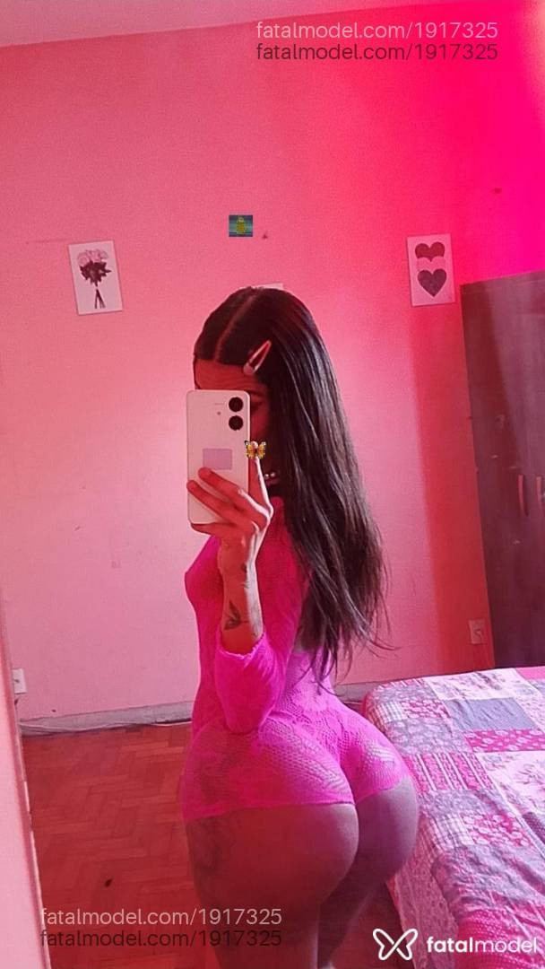 Acompanhante mulher trans com cabelo castanho de olhos castanhos - ímola
