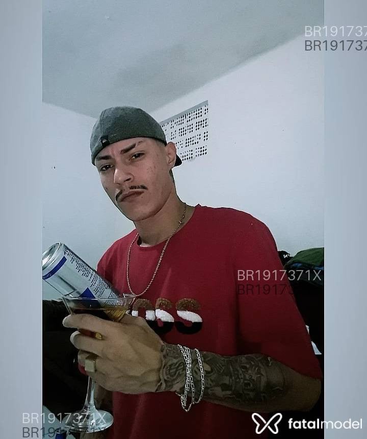 Acompanhante homem morena (o) de olhos mel - Malvado Acompanhante homem morena (o) de olhos mel - Malvado
