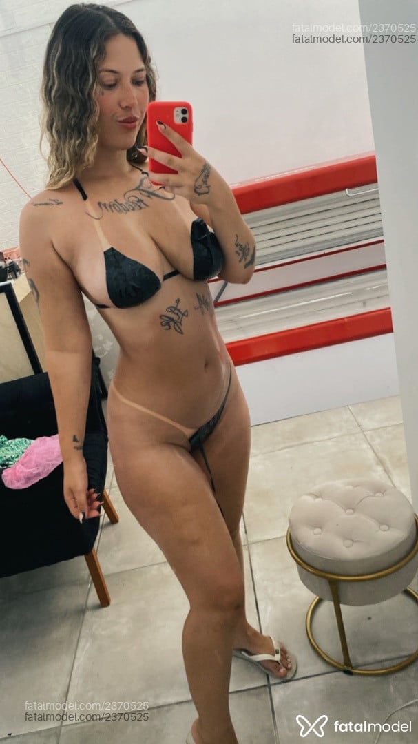 Acompanhante mulher loira (o) de olhos mel - Luumi
