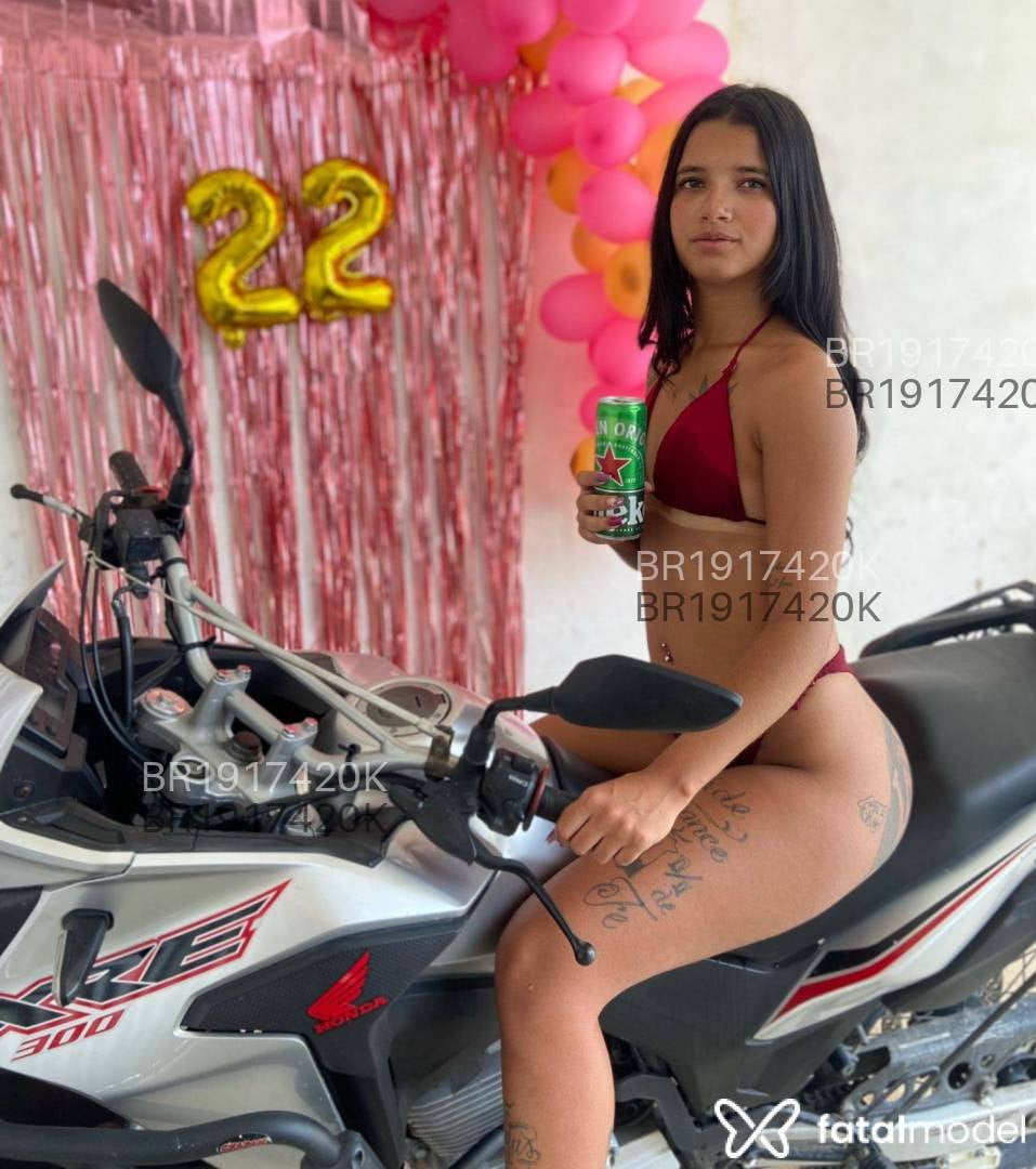 Acompanhante mulher com cabelo castanho de olhos castanhos em Vitória da Conquista - LARISSA