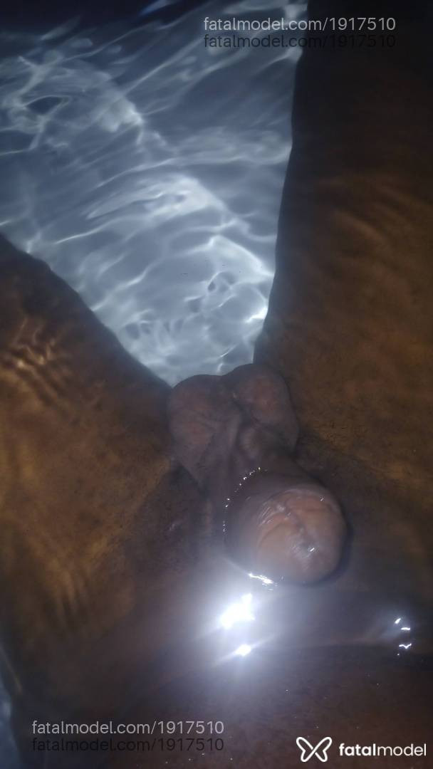 Acompanhante homem com cabelo grisalho de olhos castanhos em São José Acompanhante homem com cabelo grisalho de olhos castanhos em São José - Mucilon