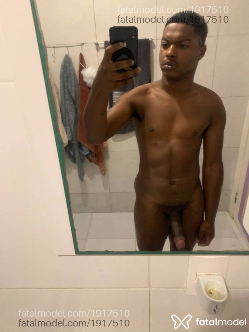 Acompanhante homem com cabelo grisalho de olhos castanhos - Kingblack