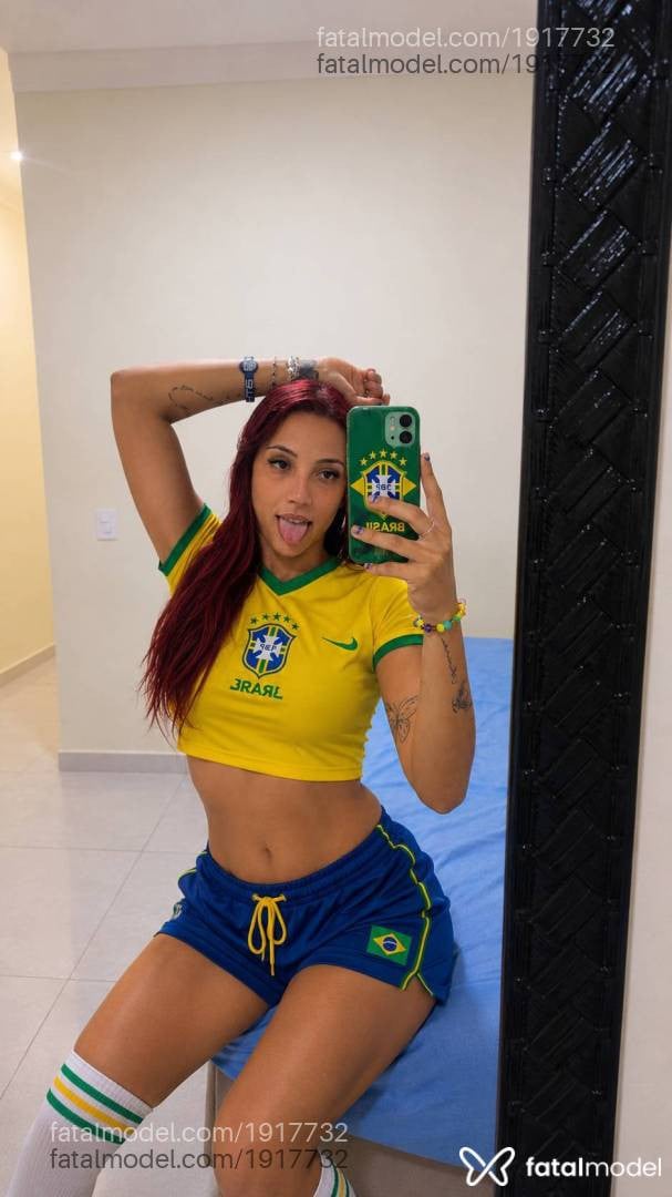 Acompanhante mulher ruiva (o) de olhos castanhos em Campo Mourão - Larissa