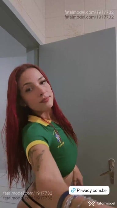 Acompanhante mulher ruiva (o) de olhos castanhos - Larissa Acompanhante mulher ruiva (o) de olhos castanhos - Larissa