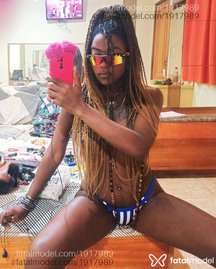 Acompanhante mulher com cabelo castanho de olhos castanhos em Armação dos Búzios - Cleópatra