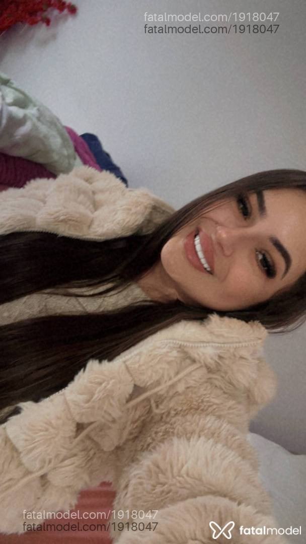 Acompanhante mulher com cabelo castanho de olhos castanhos - Manu