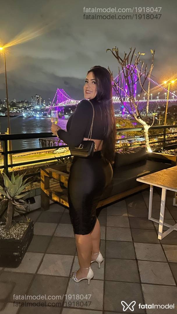 Acompanhante mulher com cabelo castanho de olhos castanhos - Manu