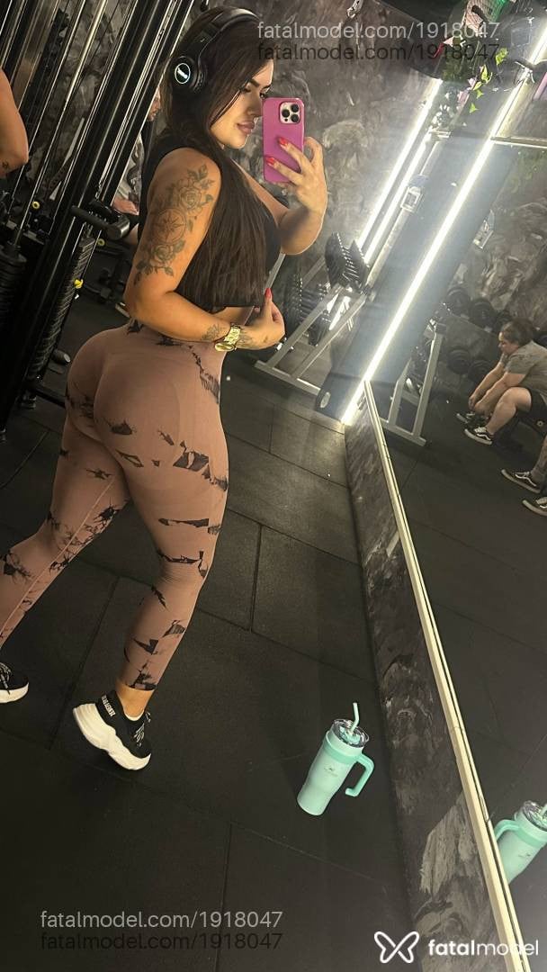Acompanhante mulher com cabelo castanho de olhos castanhos - Manu