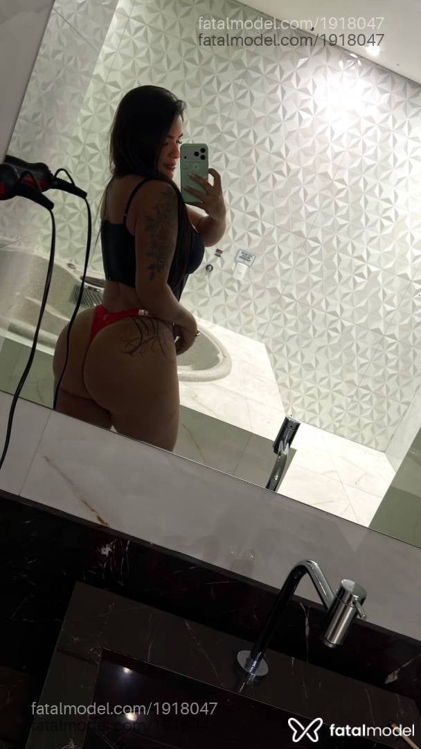 Acompanhante mulher com cabelo castanho de olhos castanhos - Manu