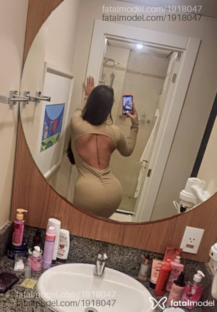Acompanhante mulher com cabelo castanho de olhos castanhos - Manu