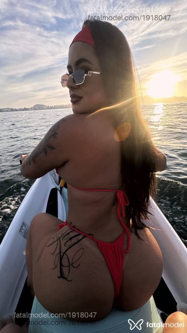 Acompanhante mulher com cabelo castanho de olhos castanhos - Manu
