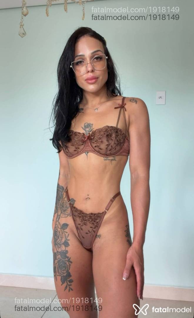 Acompanhante mulher morena (o) de olhos mel - Aurora Moraes