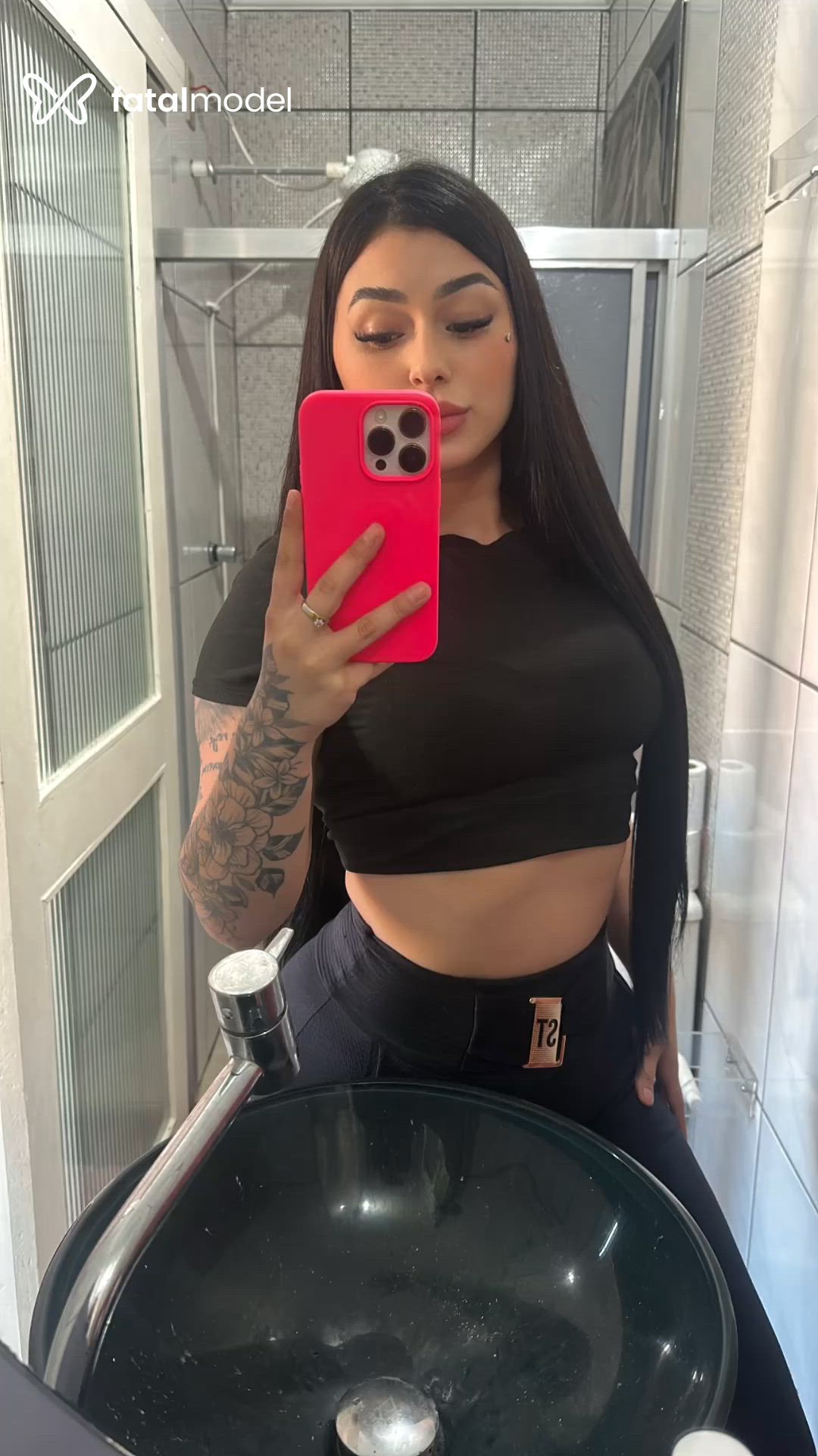 Acompanhante mulher morena (o) de olhos castanhos - Sofi Martins