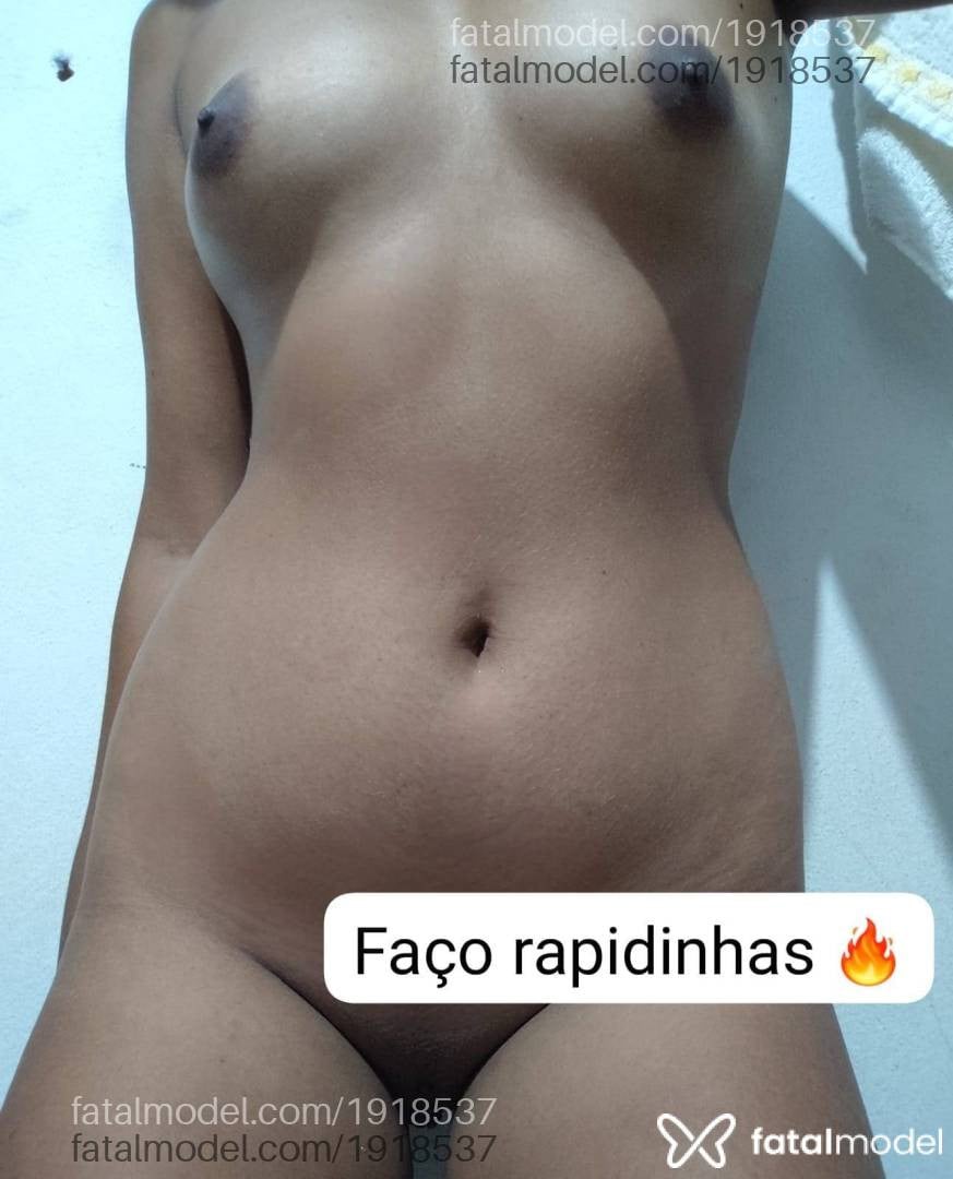 Acompanhante mulher morena (o) de olhos pretos - Vivih