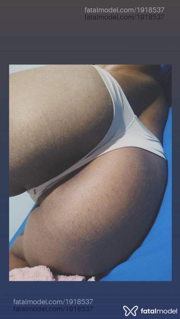 Acompanhante mulher morena (o) de olhos pretos - Vivih