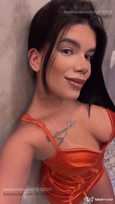 Acompanhante mulher com cabelo castanho de olhos castanhos em Belo Horizonte - Kiara