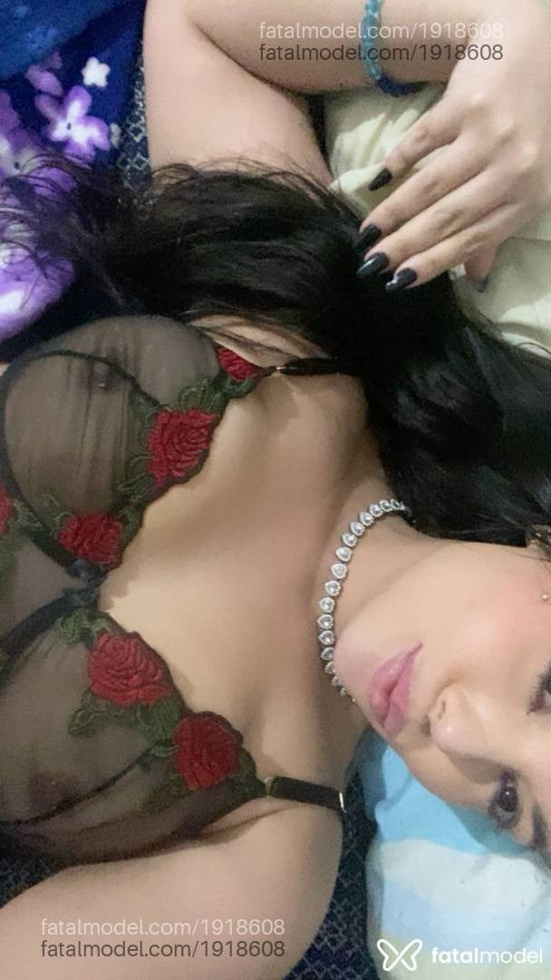 Acompanhante mulher loira (o) de olhos castanhos - Pérola