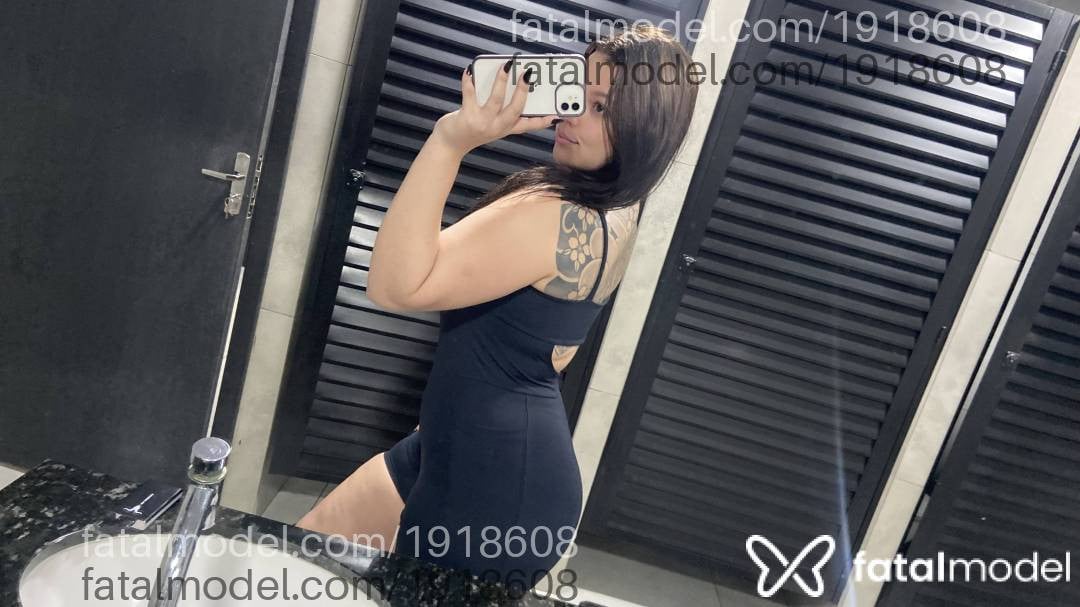 Acompanhante mulher loira (o) de olhos castanhos - Pérola