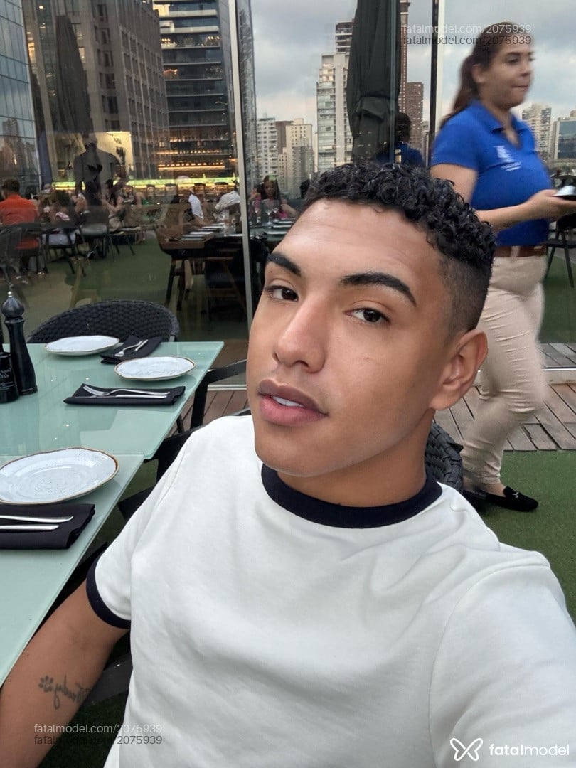 Acompanhante homem morena (o) de olhos castanhos em São Paulo Acompanhante homem morena (o) de olhos castanhos em São Paulo - Guilherme