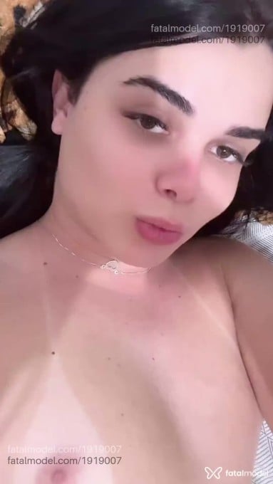 Acompanhante mulher trans morena (o) de olhos castanhos em Frutal - Maitê