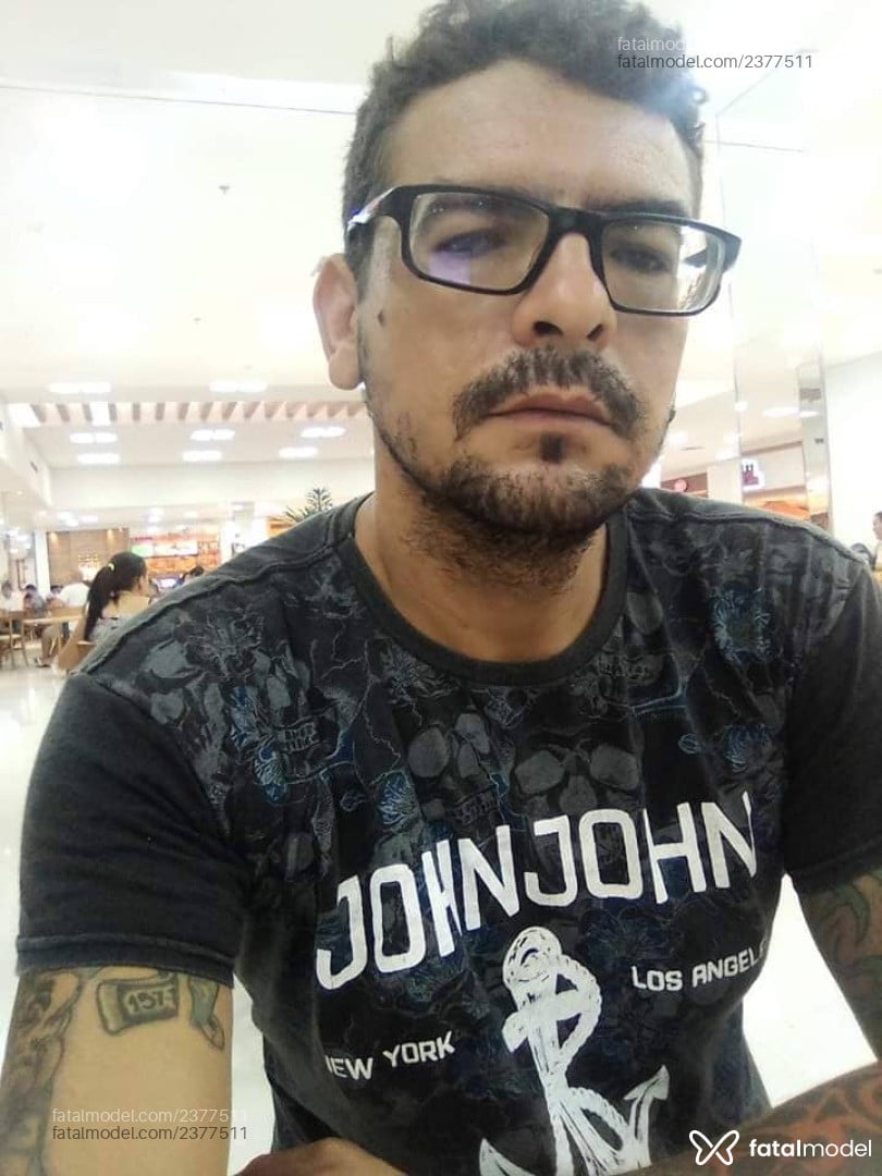 Acompanhante homem com cabelo castanho de olhos castanhos em Mirassol Acompanhante homem com cabelo castanho de olhos castanhos em Mirassol - Roni