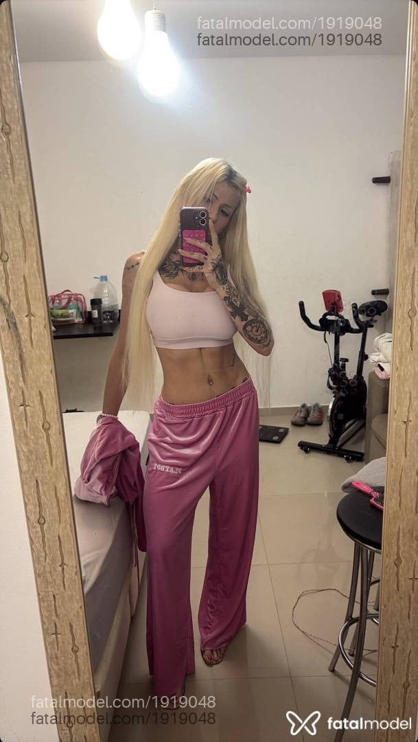 Acompanhante mulher loira (o) de olhos castanhos - Cindy Larissa