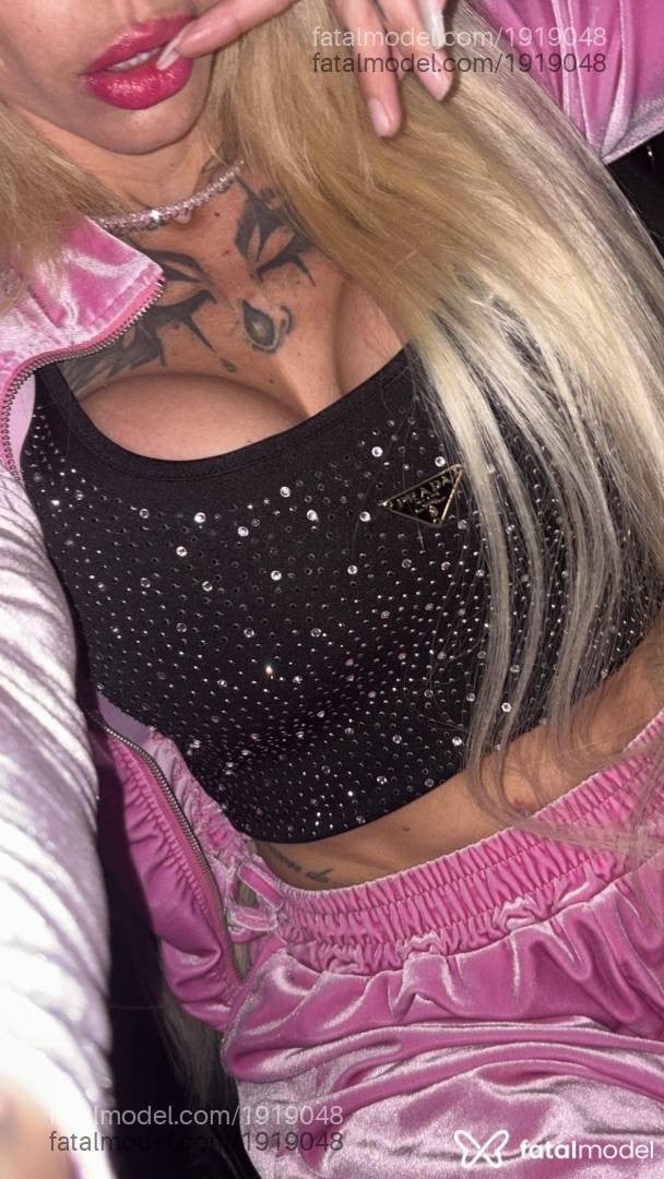 Acompanhante mulher loira (o) de olhos castanhos - Cindy Larissa