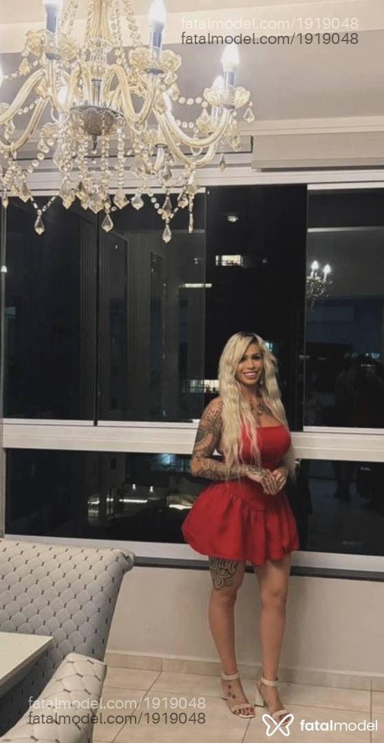 Acompanhante mulher loira (o) de olhos castanhos - Cindy Larissa