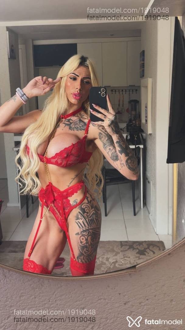 Acompanhante mulher loira (o) de olhos castanhos - Cindy Larissa
