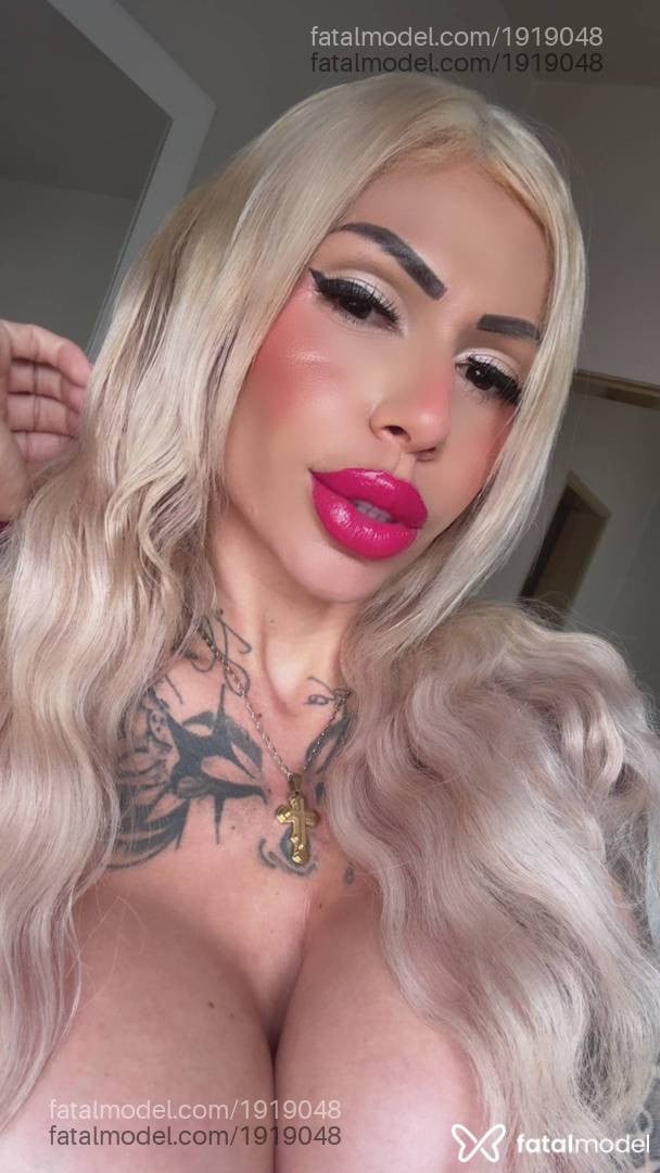 Acompanhante mulher loira (o) de olhos castanhos - Cindy Larissa