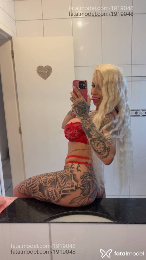 Acompanhante mulher loira (o) de olhos castanhos - Cindy Larissa