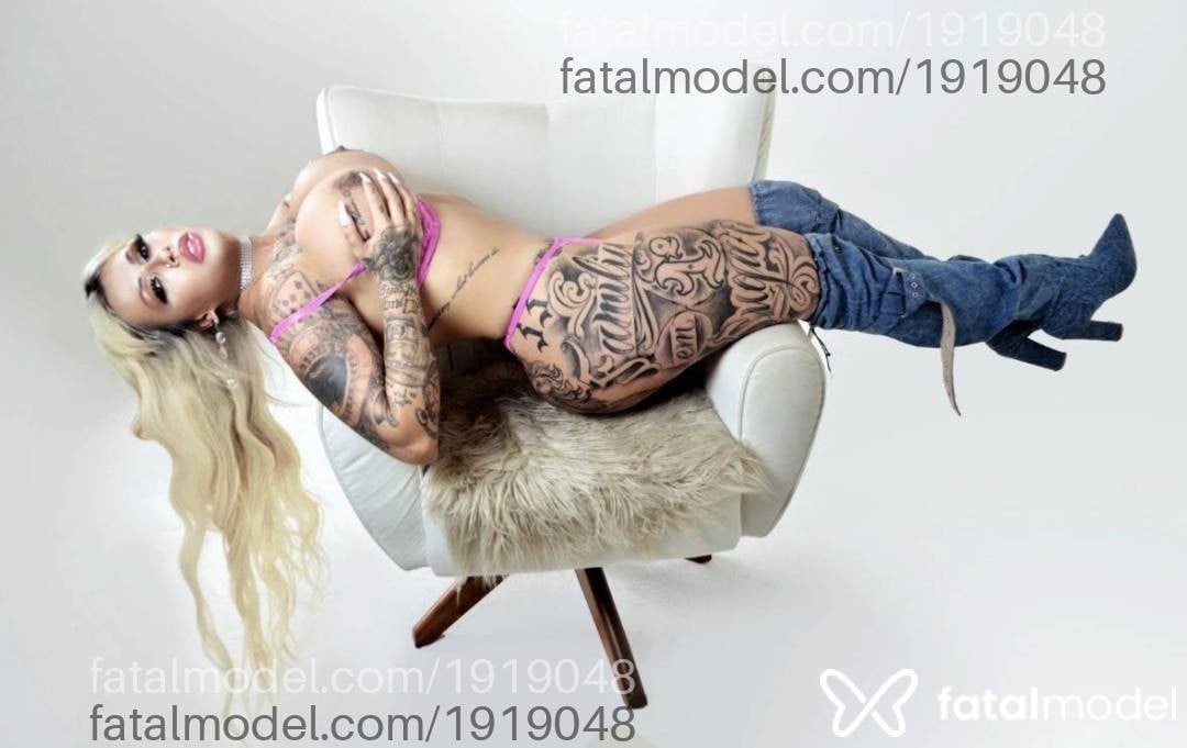 Acompanhante mulher loira (o) de olhos castanhos - Cindy Larissa