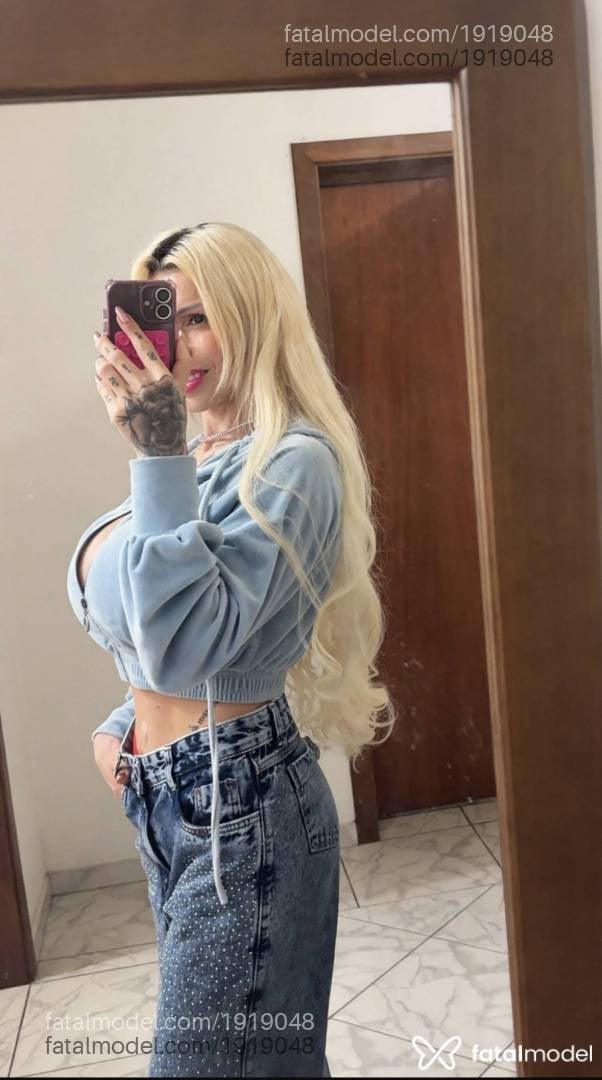 Acompanhante mulher loira (o) de olhos castanhos - Cindy Larissa