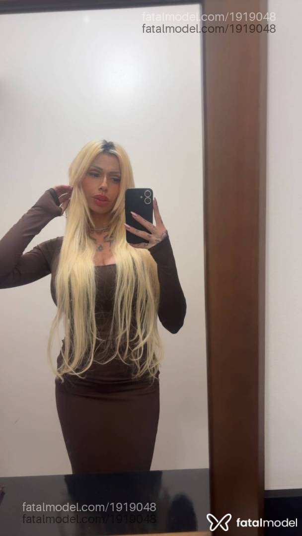 Acompanhante mulher loira (o) de olhos castanhos - Cindy Larissa