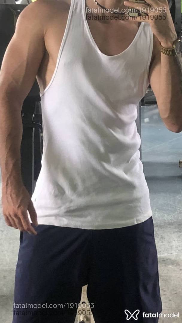 Acompanhante homem com cabelo castanho de olhos castanhos em Virtual Acompanhante homem com cabelo castanho de olhos castanhos em Virtual - Koda
