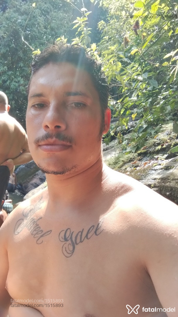 Acompanhante homem com cabelo castanho de olhos mel - Carlos Acompanhante homem com cabelo castanho de olhos mel - Carlos