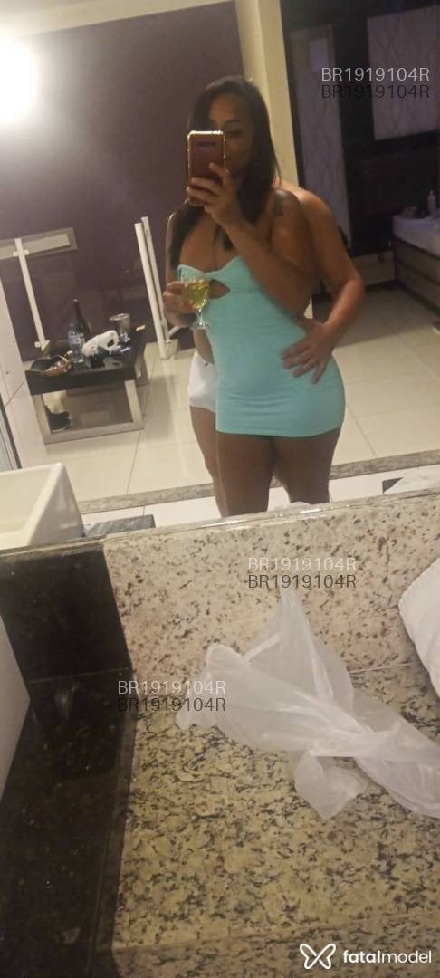 Acompanhante mulher morena (o) de olhos castanhos - Anitta Fernanda Acompanhante mulher morena (o) de olhos castanhos - Anitta Fernanda