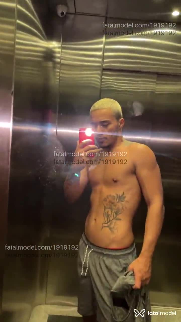 Acompanhante homem loira (o) de olhos mel em São Paulo Acompanhante homem loira (o) de olhos mel em São Paulo - Taylon Soarez