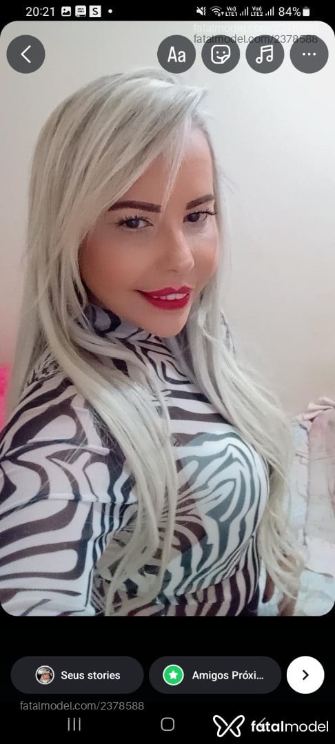 Acompanhante mulher loira (o) de olhos pretos em Virtual - Aicha