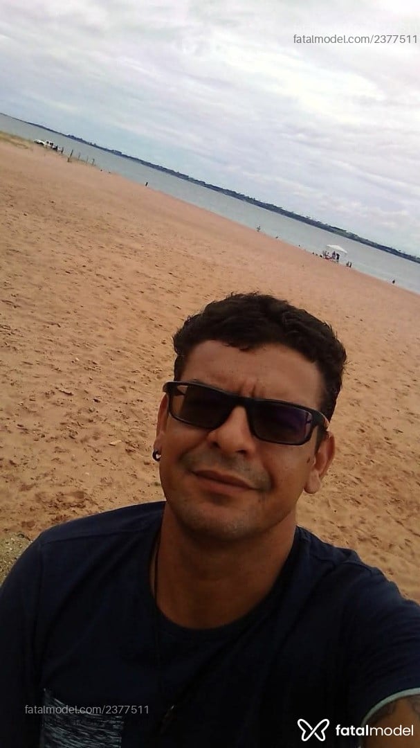 Acompanhante homem com cabelo castanho de olhos castanhos em Mirassol Acompanhante homem com cabelo castanho de olhos castanhos em Mirassol - Roni