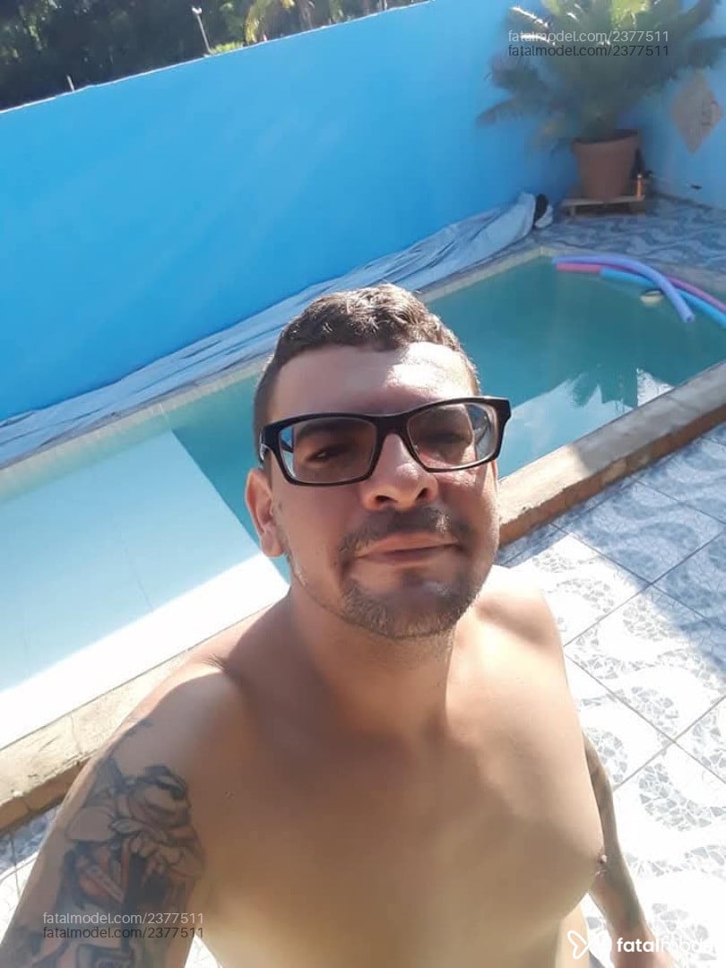 Acompanhante homem com cabelo castanho de olhos castanhos em Mirassol Acompanhante homem com cabelo castanho de olhos castanhos em Mirassol - Roni